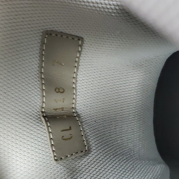 Louis Vuitton - Picture 10 of 10